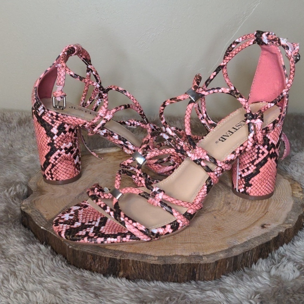 JUSTFAB ALL EYEZ ON ME Barbie PINK SNAKE SKIN CHUNKY HEEL SZ 8.5